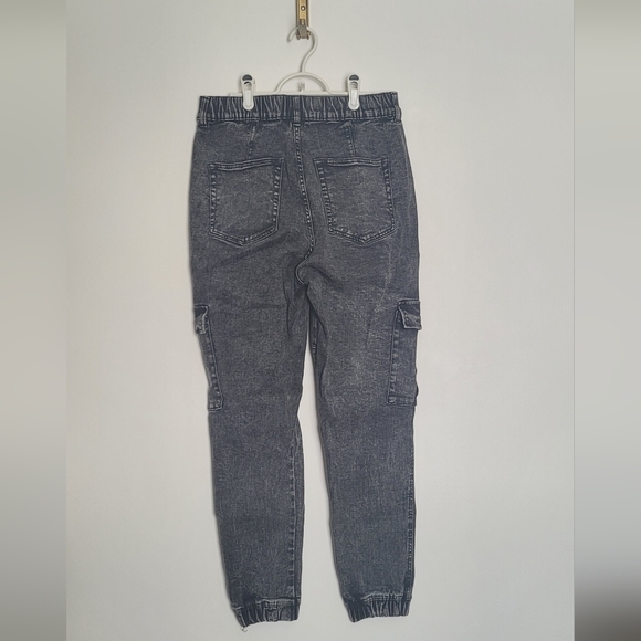 A pair of joggers by Ardene - Picture 2 of 9